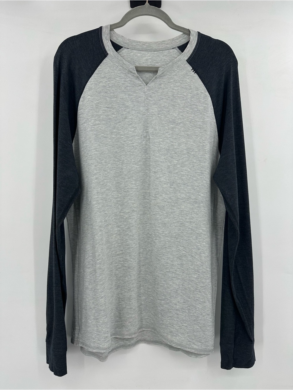 lululemon athletica Men's Long-Sleeve Raglan Tee - Light Gray & Dark Gray